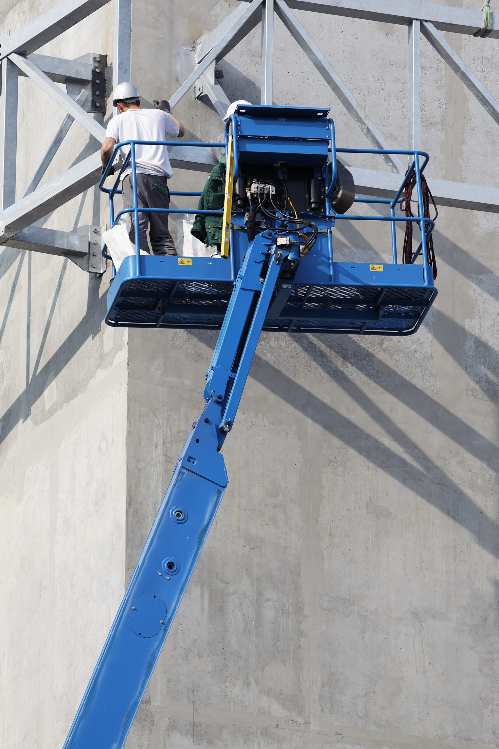 Operadores de Plataforma Elevatória Tesoura